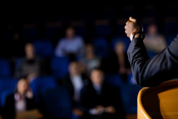 discurso-do-executivo-de-empresa-homem