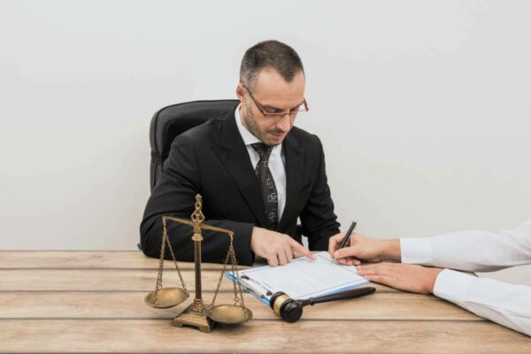advogado com cliente