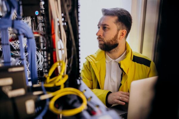 analises de programa de criacao de engenheiro jovem